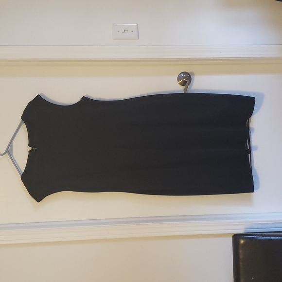 Fitted dress in size 16. - Picture 3 of 4